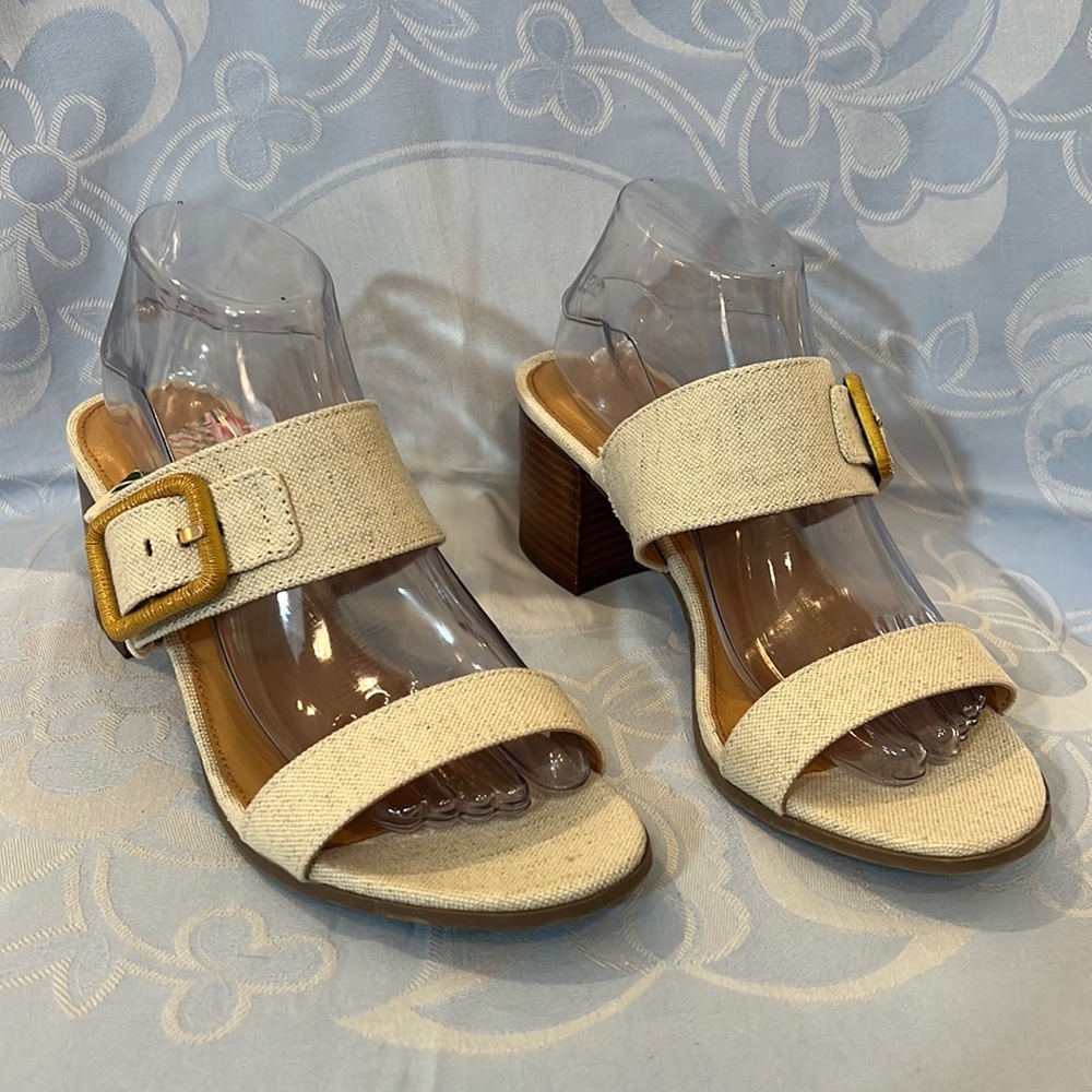 NWOT Tommy Bahama Sandal size 10